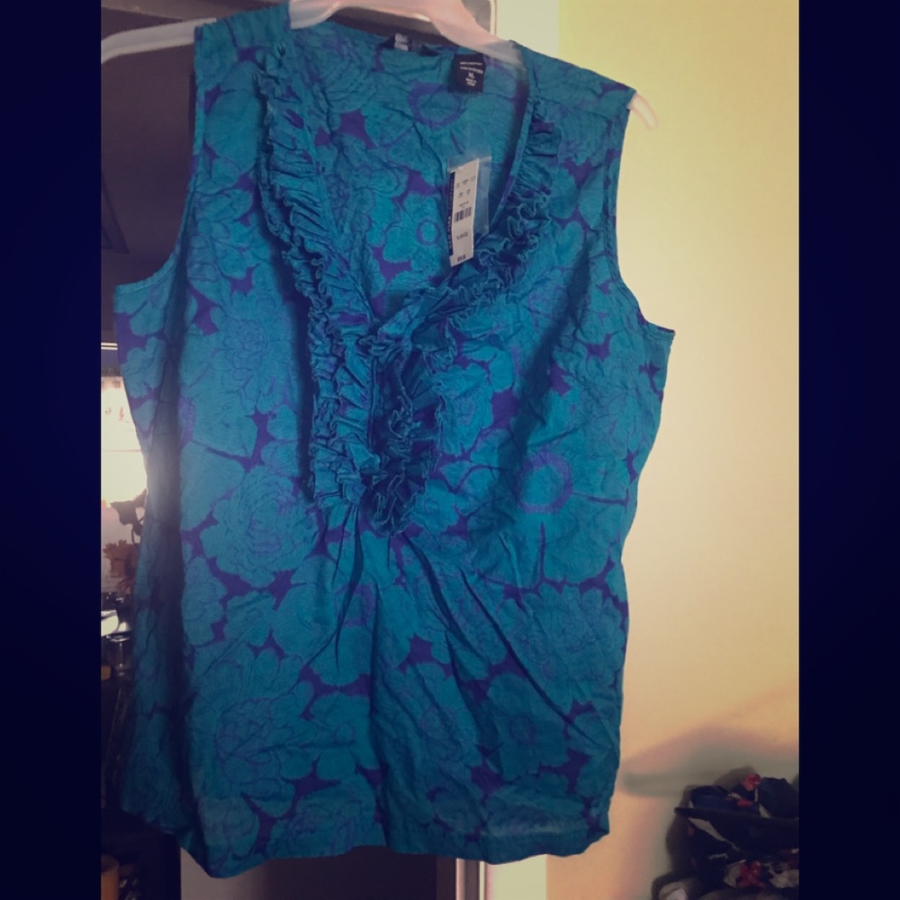 NWT sleeveless NY & Co top
